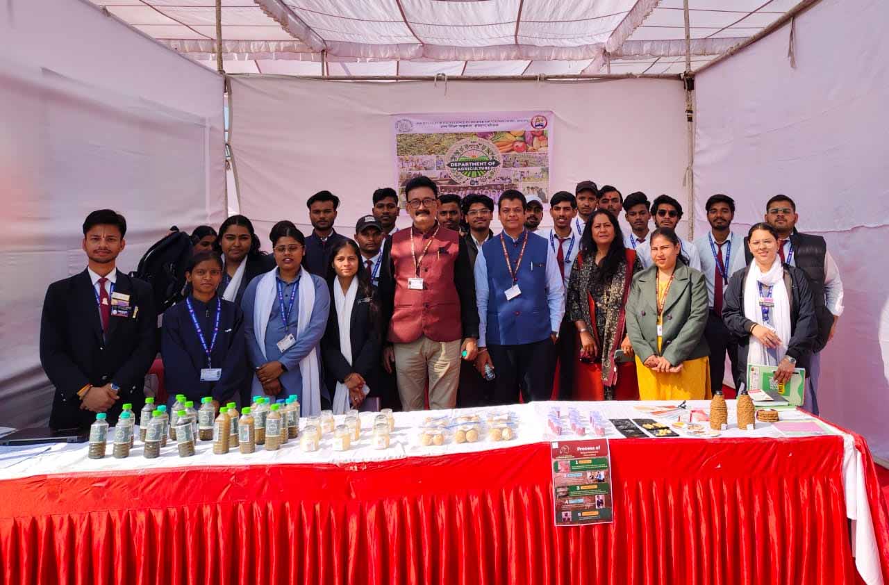 अखिल भारतीय गुलाब प्रदर्शनी में उच्च शिक्षा उत्कृष्टता संस्थान, भोपाल के कृषि विभाग ने लगाए स्टॉल, आधुनिक तकनीक, नवाचारों के बारे में दी जानकारी