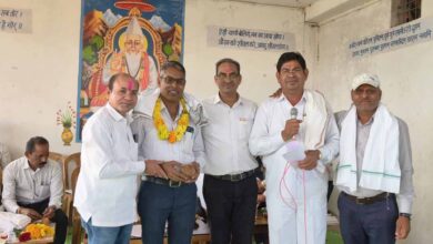 करहीडीह ईकाई साहु समाज के शपथ ग्रहण समारोह में मुख्य अतिथि के रूप में तहसील अध्यक्ष पोषण साहू शामिल हुए