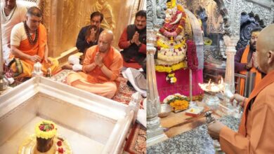 मुख्यमंत्री ने काशी विश्वनाथ मंदिर व काल भैरव मंदिर में किया दर्शन पूजन मुख्यमंत्री ने काशी विश्वनाथ मंदिर व काल भैरव मंदिर में किया दर्शन पूजन