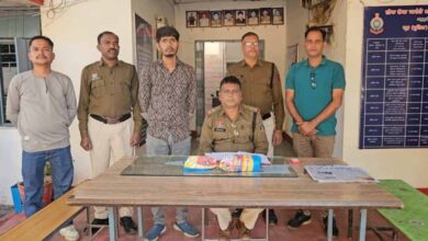 स्कूल के पीछे चल रहा था नशे का कारोबार, पुलिस ने 12.86 लाख के कैप्सूल के साथ तस्कर पकड़ा