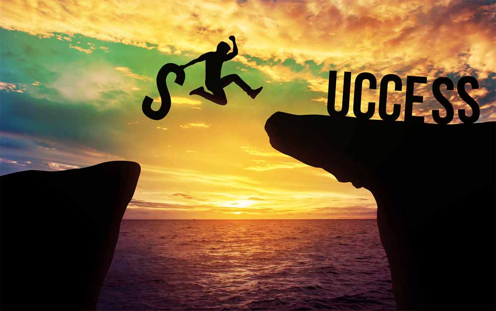 सफल होना है तो पर्सनैलिटी में आज ही जोड़ लें ये जरूरी आदतें