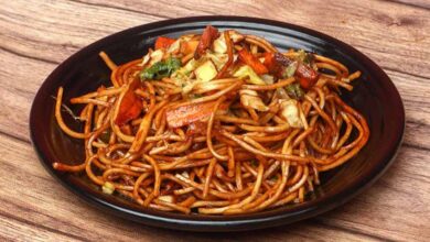 चाइनीज खाने का है शौक? घर पर मिनटों में बनाएं चिली गार्लिक नूडल्स