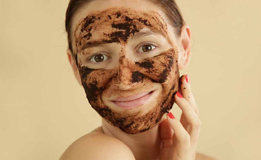 Winter Skincare Tips: रूखी त्वचा से छुटकारा पाएं, इन 4 घरेलू स्क्रब से मिले मखमली निखार