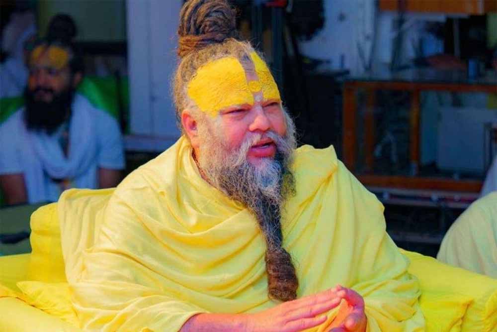 फोन चलाने की इन 4 आदतों से बचें, प्रेमानंद जी महाराज ने बताए बड़े नुकसान