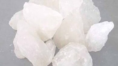 लॉकर में फिटकरी रखने से चमकेगी किस्मत! जल्द बढ़ सकता है आपका बैंक बैलेंस