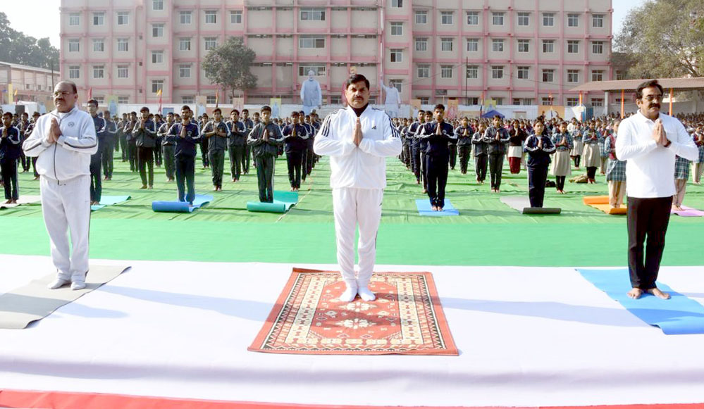 सूर्य नमस्कार करें, प्राणायाम करें और व्यक्तित्व के साथ चरित्र का भी करें निर्माण: CM यादव