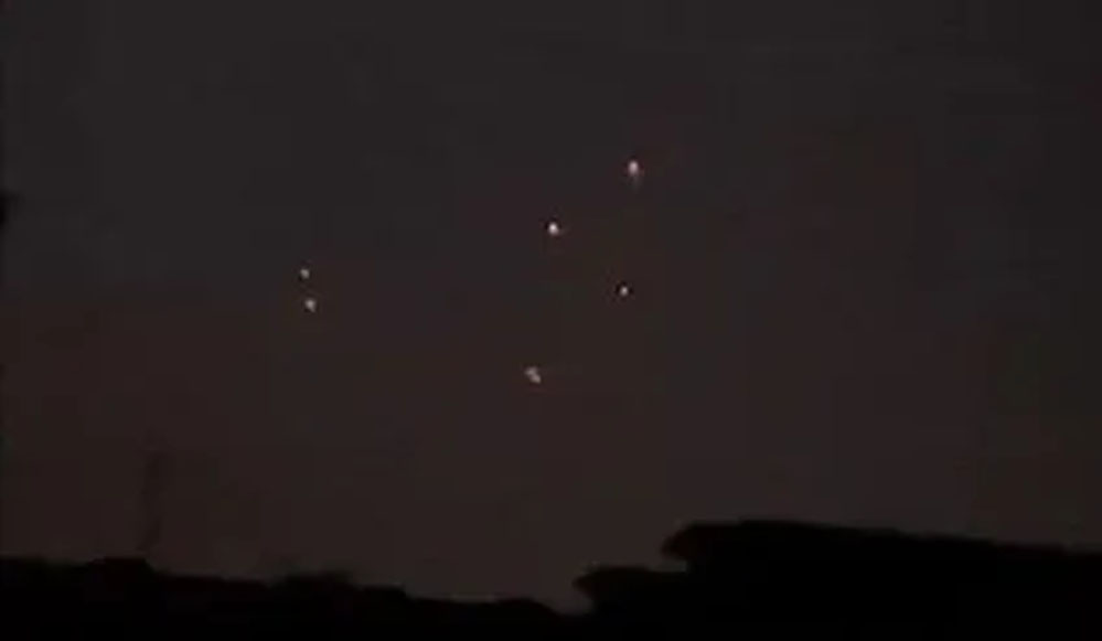 जम्मू-कश्मीर में LoC के पास पाकिस्तानी ड्रोन की गतिविधि, सेना ने की जवाबी कार्रवाई जम्मू-कश्मीर में LoC के पास पाकिस्तानी ड्रोन की गतिविधि, सेना ने की जवाबी कार्रवाई