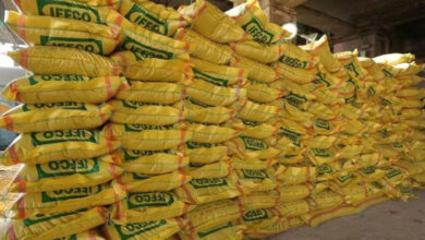 UP में यूरिया के साथ अन्य उत्पादों की जबरन बिक्री पर रोक, कंपनियों के खिलाफ सख्त कार्रवाई का ऐलान