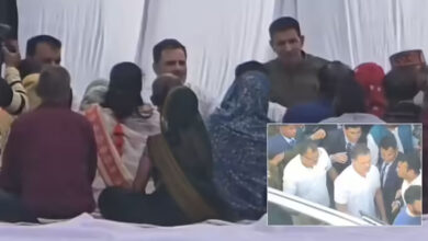 इंदौर के भागीरथपुरा में पैदल चले राहुल गांधी, दूषित जल से पीड़ितों से की मुलाकात