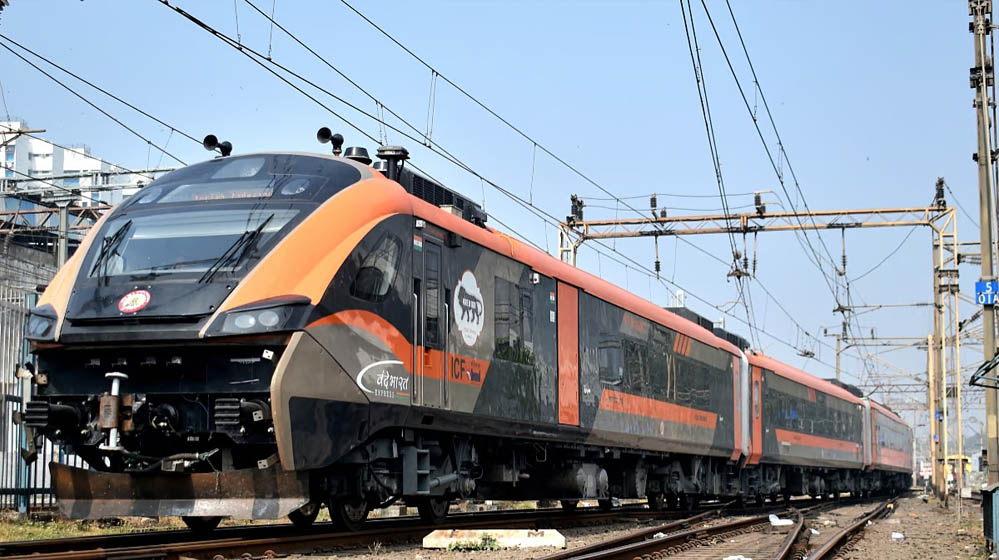 देश की पहली वंदे भारत स्लीपर ट्रेन का ऐलान, जानें रूट, किराया और कब मिलेगी हरी झंडी