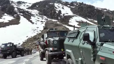 J-K में बड़ा हादसा: 200 फुट गहरी खाई में गिरी सेना की गाड़ी, 10 जवानों की मौत J-K में बड़ा हादसा: 200 फुट गहरी खाई में गिरी सेना की गाड़ी, 10 जवानों की मौत