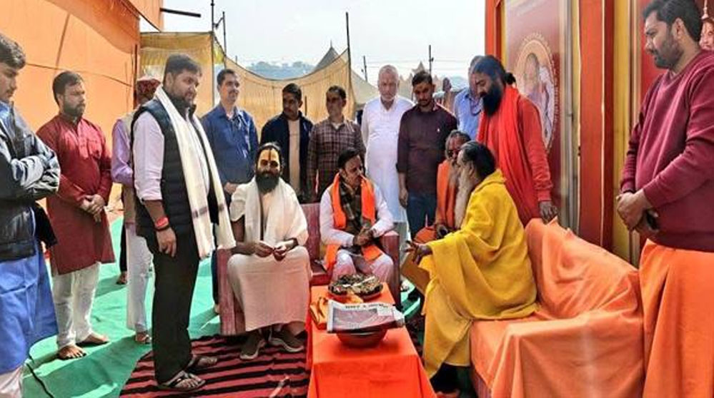 उप मुख्यमंत्री शुक्ल ने प्रयागराज में त्रिवेणी संगम में स्नान कर किया पूजन