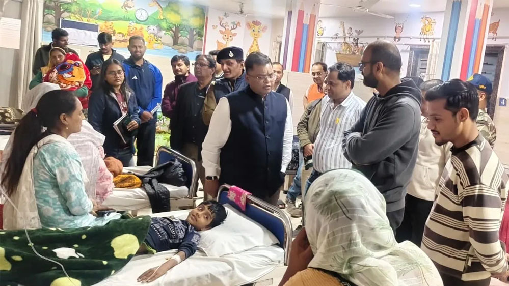 इंदौर के महू में ‘जहरीला पानी’, 25 लोग बीमार, रात में दौड़ते हुए पहुंचे क्लेक्टर, अलर्ट जारी