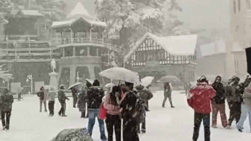 हिमाचल में बर्फीला टॉर्चर: शिमला सहित ऊंचे इलाकों में भारी हिमपात, 550 सड़कें बंद