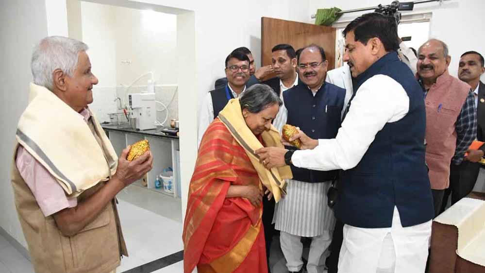 भोपाल: सीएम ने किया ‘संध्या छाया’ वृद्धाश्रम का उद्घाटन, 327 करोड़ की पेंशन राशि का हस्तांतरण