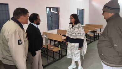 ग्वालियर: अचानक आंगनवाड़ी पहुंचीं कलेक्टर रूचिका चौहान, बच्चों को ABCD सिखाने का अनोखा तरीका