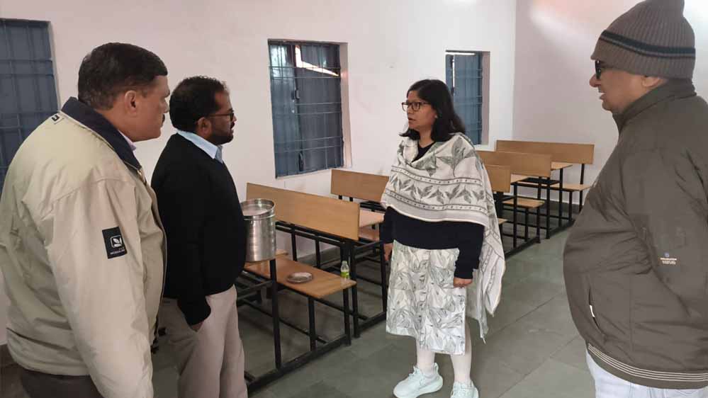 ग्वालियर: अचानक आंगनवाड़ी पहुंचीं कलेक्टर रूचिका चौहान, बच्चों को ABCD सिखाने का अनोखा तरीका ग्वालियर: अचानक आंगनवाड़ी पहुंचीं कलेक्टर रूचिका चौहान, बच्चों को ABCD सिखाने का अनोखा तरीका