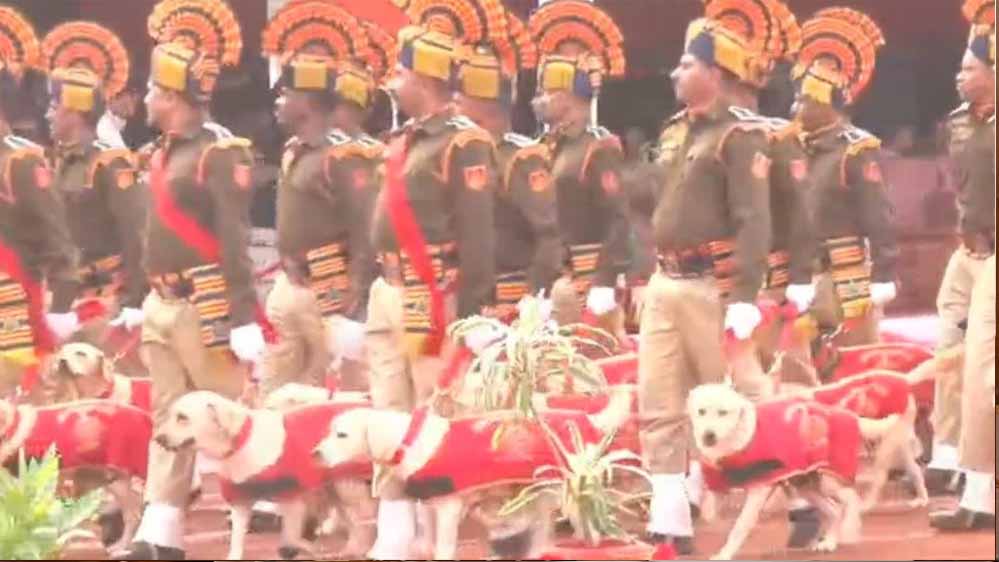 परेड में शामिल होंगे सेना के बाज-डॉग्स, कैप्टन हर्षिता के हाथों में होगी कमान