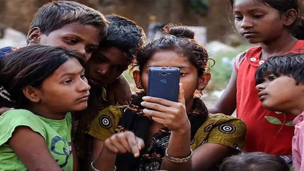 बच्चों की डिजिटल लत बढ़ती चिंता, सोशल मीडिया पर एज लिमिट लागू करने की तैयारी