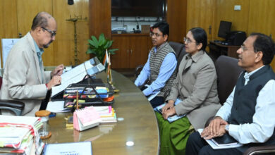 रायपुर : राज्यपाल डेका ने गोद ग्रामों में आजीविका कार्यो को गति देने के दिए निर्देश