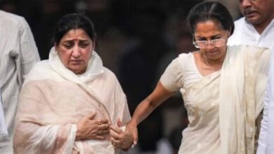 आंसुओं और खुशियों के बीच सुनेत्रा पवार का राजतिलक, बनी महाराष्ट्र की पहली महिला उपमुख्यमंत्री