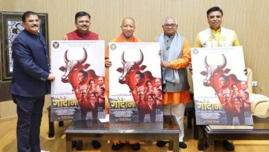 सीएम योगी से मिले ‘गोदान’ फिल्म के निर्माता-निर्देशक, ट्रेलर लांच