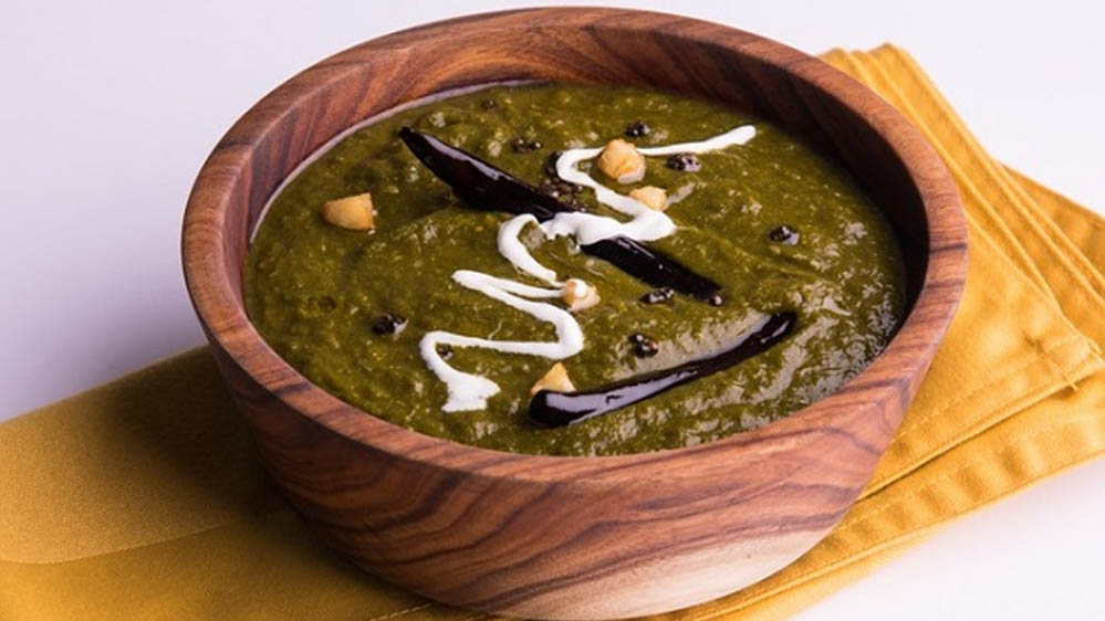 पंजाबी स्टाइल में सरसों का साग बनाने की आसान और सटीक विधि पंजाबी स्टाइल में सरसों का साग बनाने की आसान और सटीक विधि