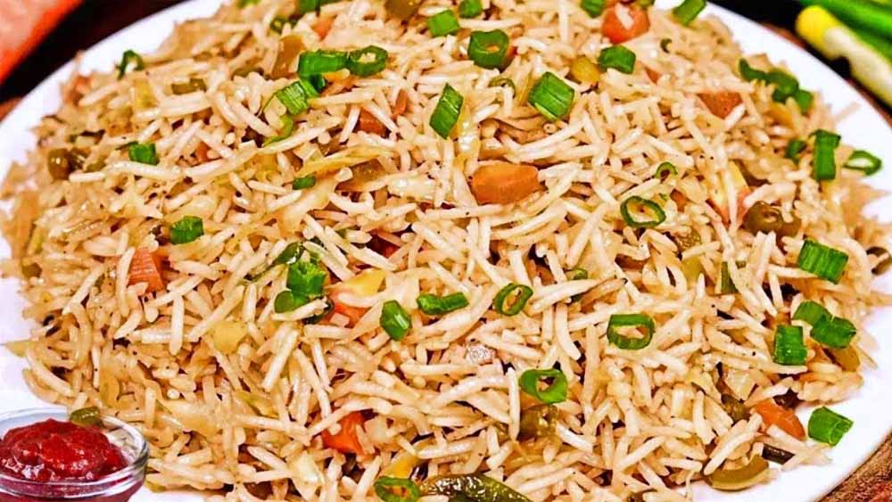 घर पर मिनटों में रेस्टोरेंट-स्टाइल मिक्स वेज फ्राइड राइस