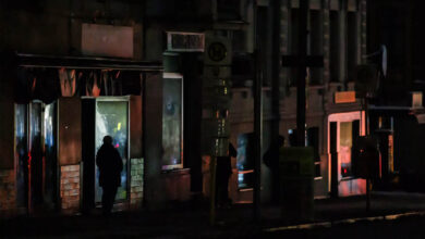 बर्लिन में चार दिन से अंधेरा, हजारों घरों में बिजली गायब बर्लिन में चार दिन से अंधेरा, हजारों घरों में बिजली गायब