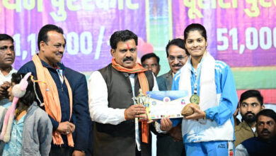 साउथ एशियन बॉल बैडमिंटन चैंपियनशिप की स्वर्ण विजेता रिया तिवारी का रायपुर में सम्मान