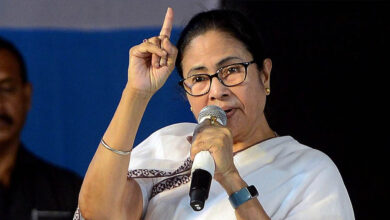 कोलकाता में ED की रेड के बीच ममता बनर्जी का बयान, बोलीं – गृहमंत्री लोकतंत्र नहीं बचा पा रहे