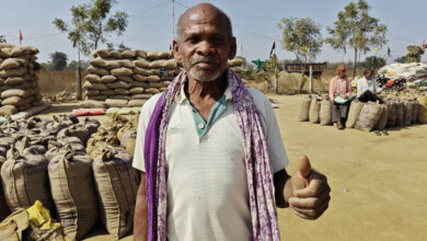 रायपुर : सुशासन की सरकार में मिल रहा किसानों को हक और सम्मान, सुव्यवस्थित केंद्रों में धान बेचकर खिले किसानों के चेहरे