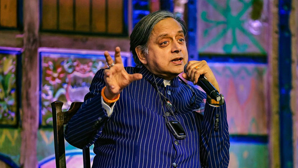 ‘1962 में नेहरू के फैसलों के कारण चीन से मिली हार’, शशि थरूर ने कहा – मैं उनका फैन हूं, लेकिन…