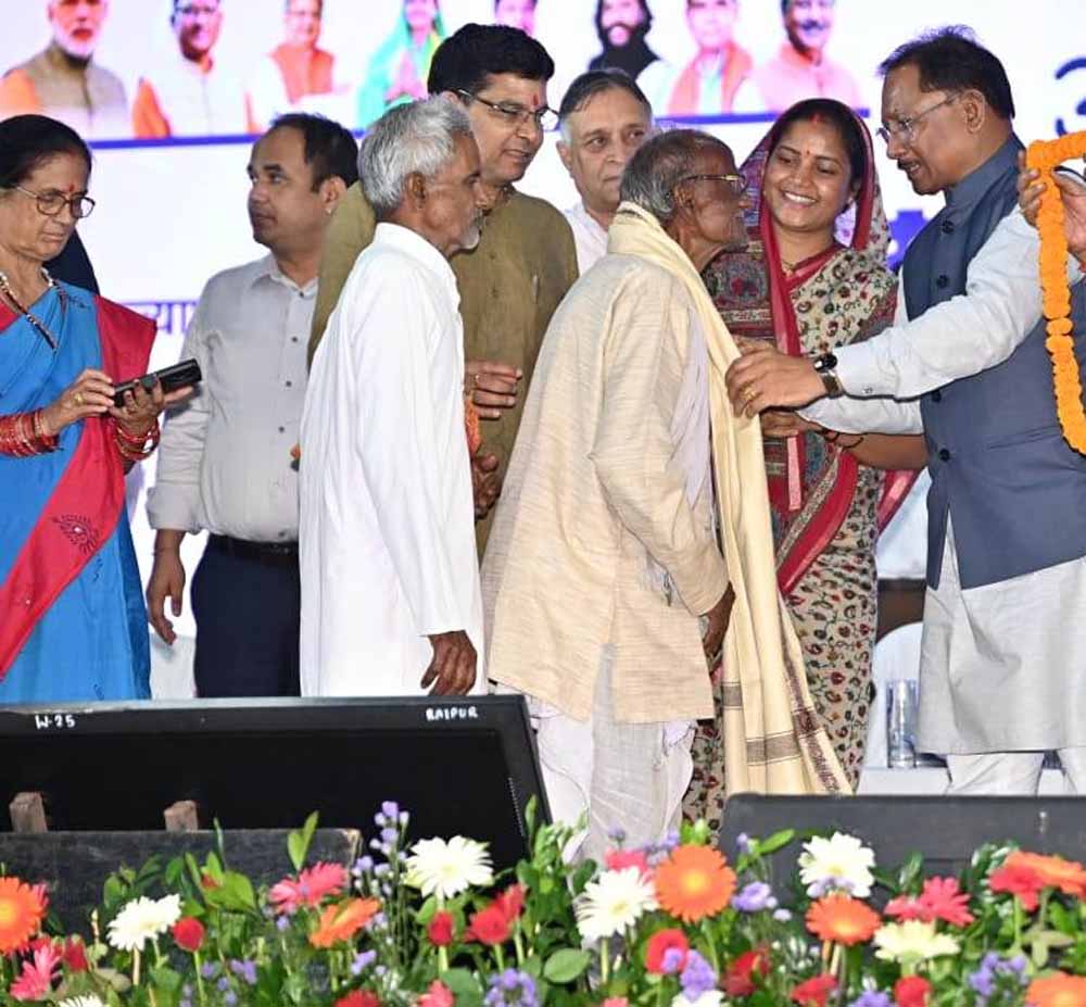 छत्तीसगढ़ में वरिष्ठ नागरिकों को सशक्त सामाजिक सुरक्षा तंत्र, आधार कार्ड एवं अन्य वैध दस्तावेजों से मिल रहा योजनाओं का लाभ