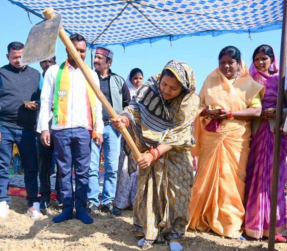 मंत्री लक्ष्मी राजवाड़े ने 15.50 करोड़ की दी सौगातें, ‘सड़कें बनेंगी विकास का आधार’