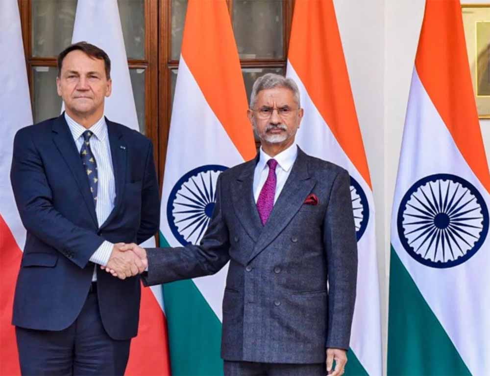 बढ़े टैरिफ के बीच नए साझेदारों की तलाश में पोलैंड, उप-प्रधानमंत्री बोले- भारत से सहयोग को तैयार बढ़े टैरिफ के बीच नए साझेदारों की तलाश में पोलैंड, उप-प्रधानमंत्री बोले- भारत से सहयोग को तैयार