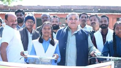 मंत्री राजेश अग्रवाल ने छात्राओं को साइकिल देकर बढ़ाई शिक्षा की प्रेरणा
