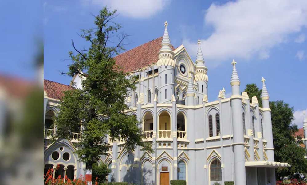 एमपी हाईकोर्ट का बड़ा फैसला, प्रोबेशन पीरियड में काम करने वाले कर्मचारियों को मिलेगा 100% वेतन एमपी हाईकोर्ट का बड़ा फैसला, प्रोबेशन पीरियड में काम करने वाले कर्मचारियों को मिलेगा 100% वेतन