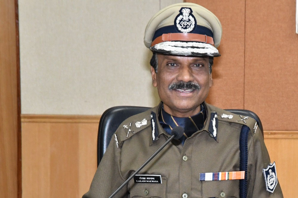 अथक परिश्रम एवं समन्वित प्रयासों से चरितार्थ करें देशभक्ति-जनसेवा का आदर्श वाक्‍य : पुलिस महानिदेशक कैलाश मकवाणा