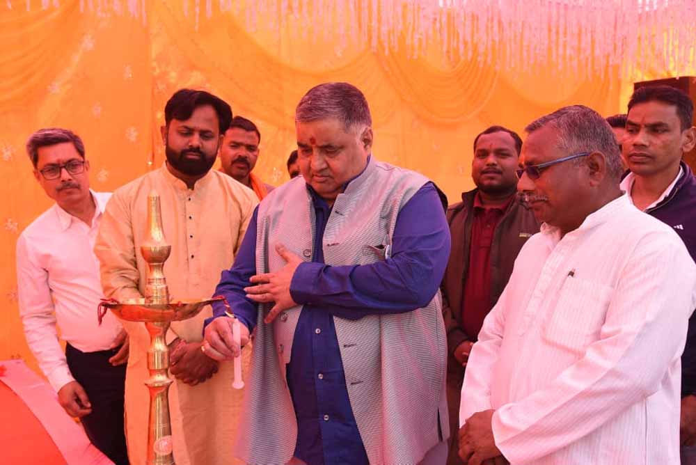 पर्यटन एवं संस्कृति मंत्री  राजेश अग्रवाल ने अंबिकापुर के विश्वकर्मा मंदिर में पूजा-अर्चना कर छत्तीसगढ़वासियों के सुख-समृद्धि की कामना की