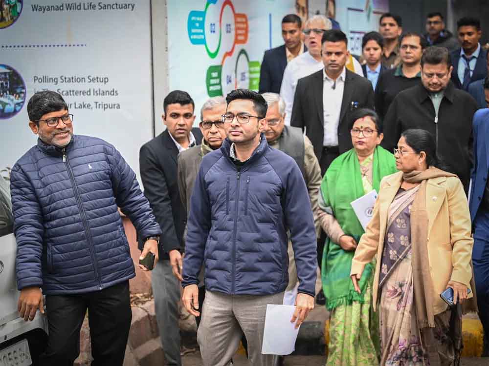 ममता बनर्जी के भतीजे अभिषेक की महीने भर की यात्रा, इसी से तय होंगे चुनावी टिकट!