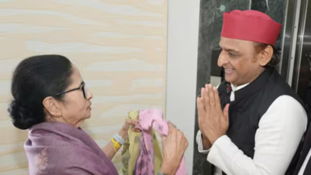‘दीदी’ की चाल, BJP पर हमला; ममता-मुलाकात से अखिलेश का डबल निशाना, कांग्रेस में बढ़ी घबराहट