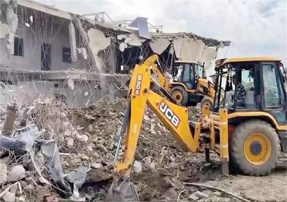 NH-89 पर अवैध कब्जे के खिलाफ बड़ी कार्रवाई, 22 किमी तक चला पीला पंजा