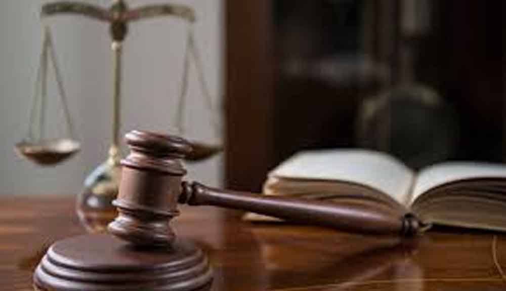 चुपचाप खड़ी रहो…महिला के इस एक वाक्य से भड़क उठे जज साहब, अदालत में मचा हंगामा