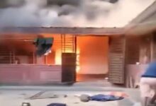 बांग्लादेश में अल्पसंख्यकों पर हमले जारी, हिंदू शिक्षक के घर को उपद्रवियों ने फूंका