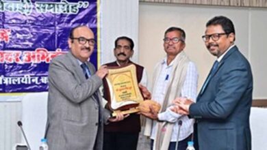 सम्मान के साथ विदाई: मुख्य सचिव कार्यालय के अवर सचिव अरूण कुमार हिंगवे सहित दफ्तरी खुमान सिंह व कन्हैया लाल सेवानिवृत्त