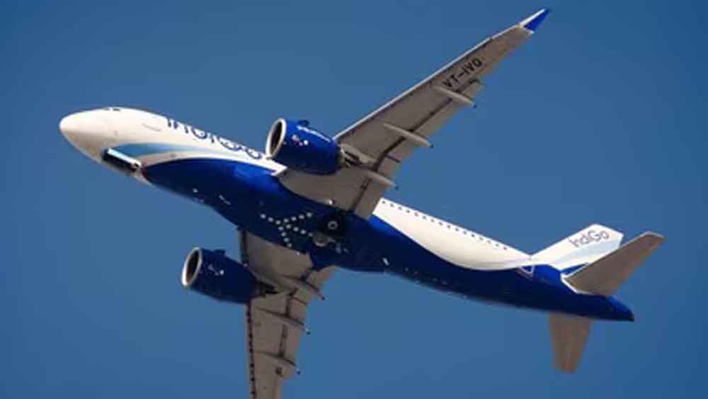 ‘फ्लाइट में बम है’ लिखी सूचना से मचा हड़कंप, लखनऊ एयरपोर्ट पर कराई गई इमरजेंसी लैंडिंग