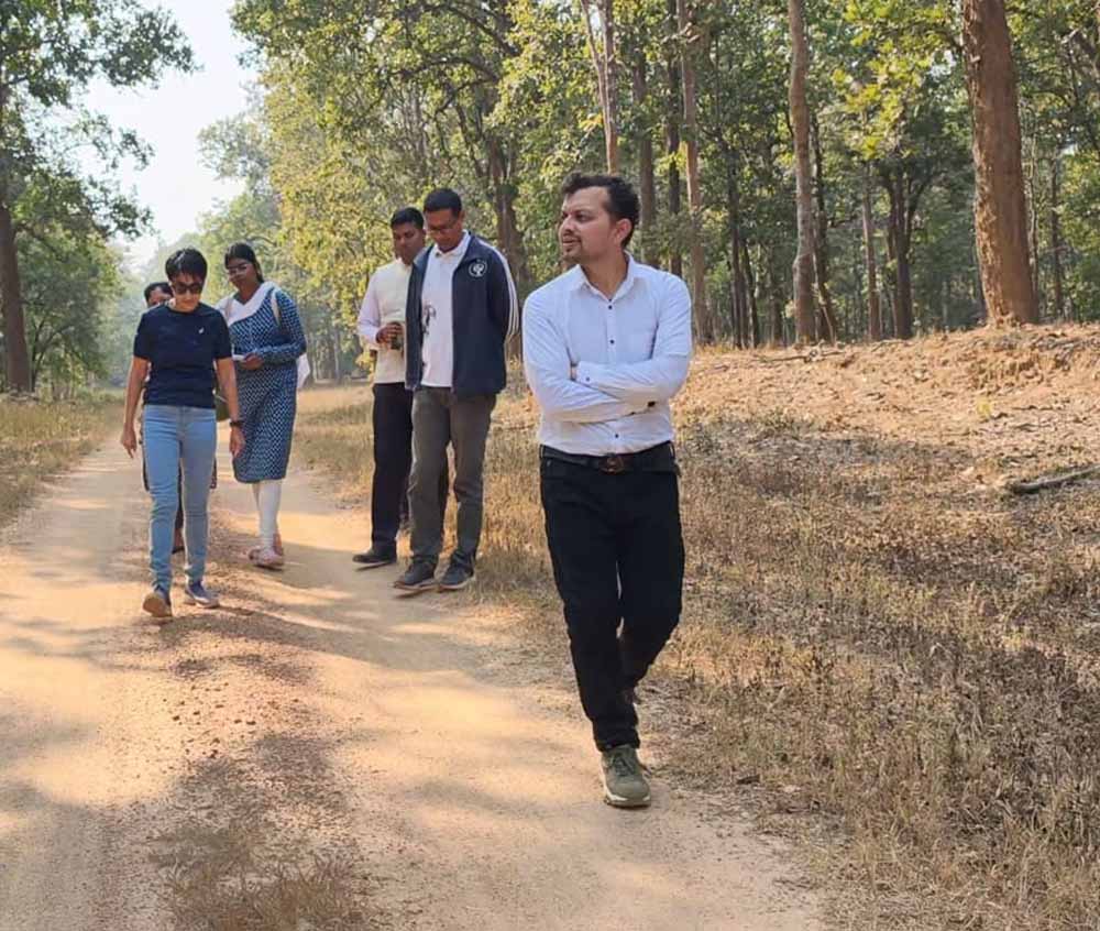 वन प्रबंधन की व्यवहारिक सीख: बारनवापारा वन्यजीव अभयारण्य में प्रशिक्षु भारतीय वन सेवा अधिकारियों को प्रशिक्षण