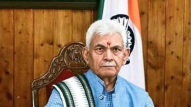 जम्मू-कश्मीर में बड़ा एक्शन: आतंकियों से संबंध रखने पर 5 सरकारी कर्मचारी बर्खास्त