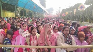 मकर संक्रांति से पहले गोरखनाथ मंदिर में श्रद्धालुओं की भीड़, खिचड़ी चढ़ाने का सिलसिला शुरू